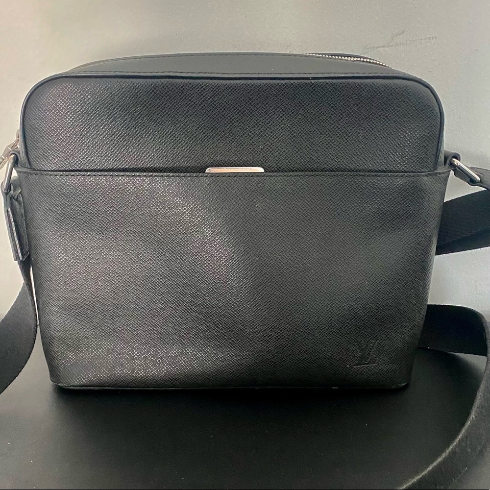 100% Authentic Louis Vuitton Mans Massager Bag-Pre Owned